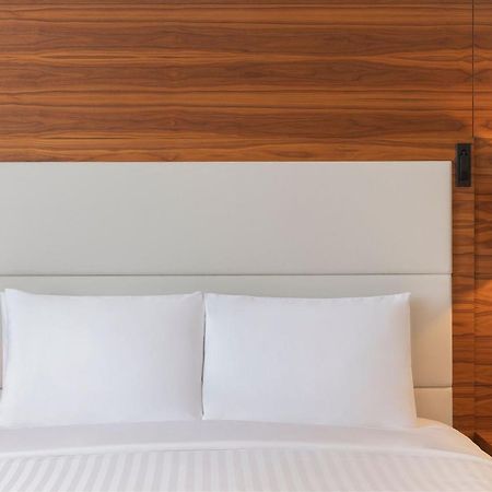 Courtyard By Marriott Culture Village, Дубай Екстериор снимка