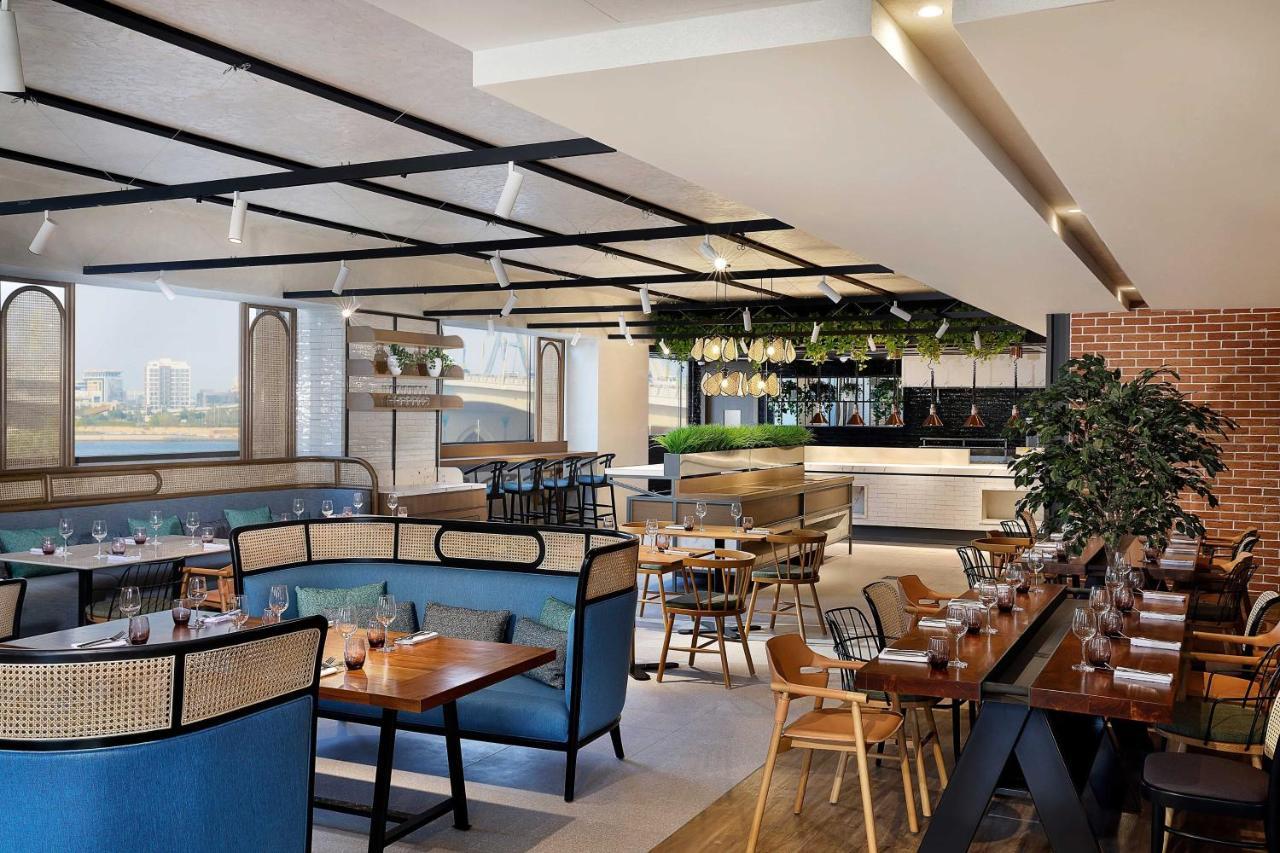 Courtyard By Marriott Culture Village, Дубай Екстериор снимка