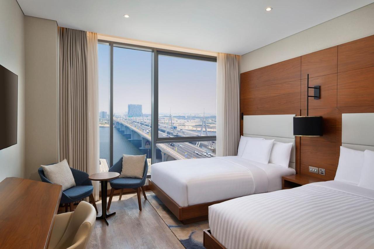 Courtyard By Marriott Culture Village, Дубай Екстериор снимка