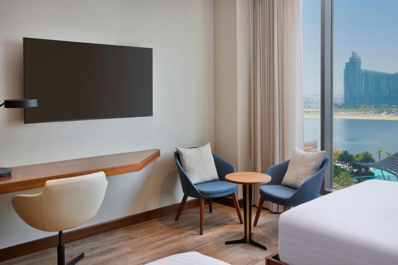 Courtyard By Marriott Culture Village, Дубай Екстериор снимка