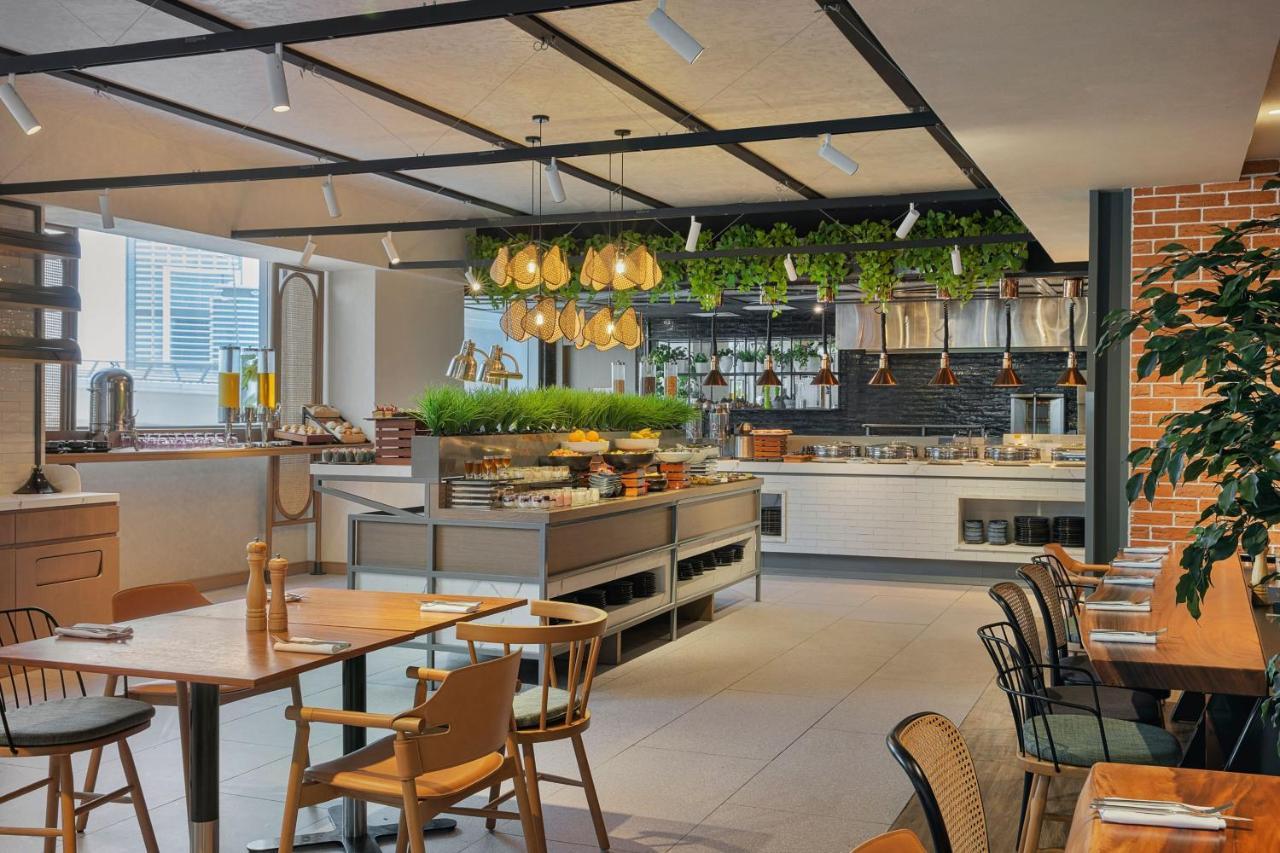 Courtyard By Marriott Culture Village, Дубай Екстериор снимка