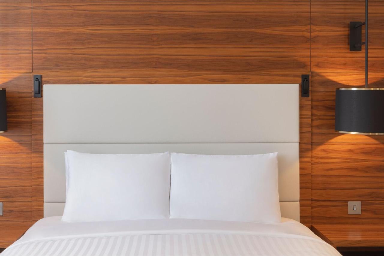 Courtyard By Marriott Culture Village, Дубай Екстериор снимка